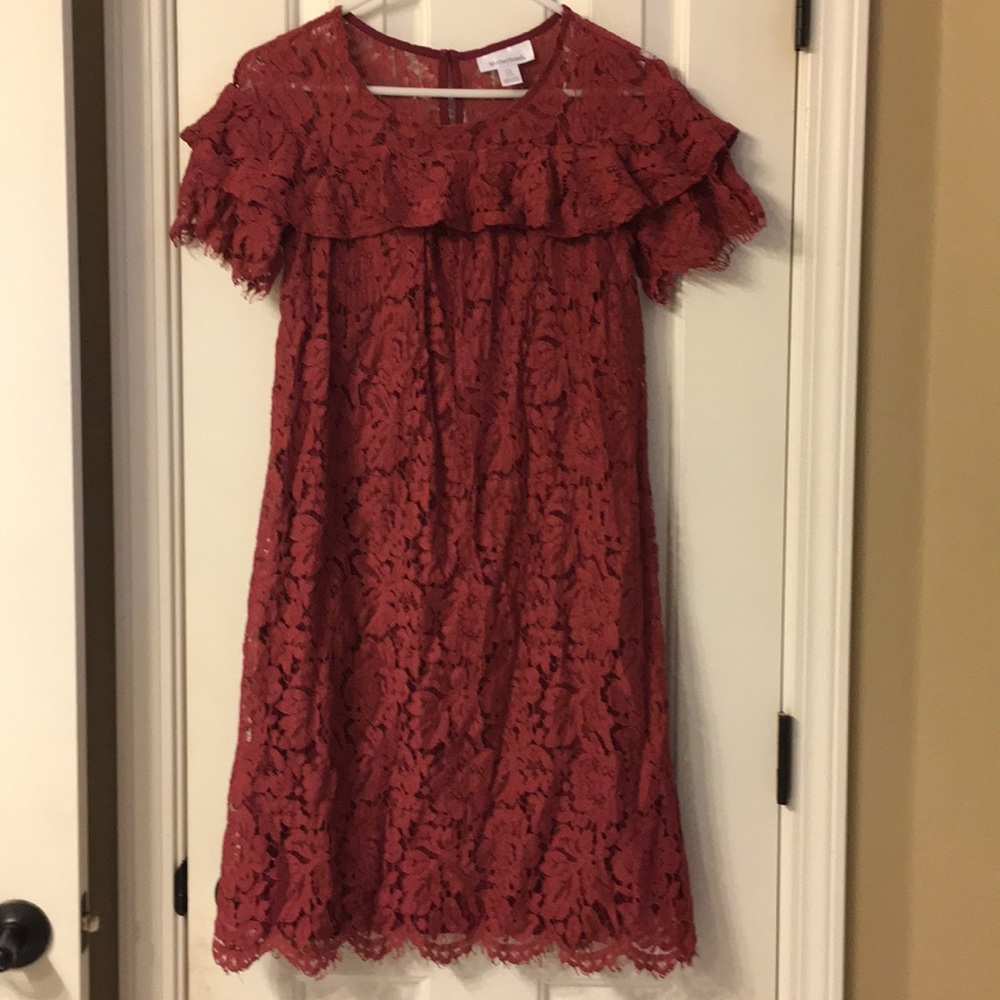 Lace maternity dress